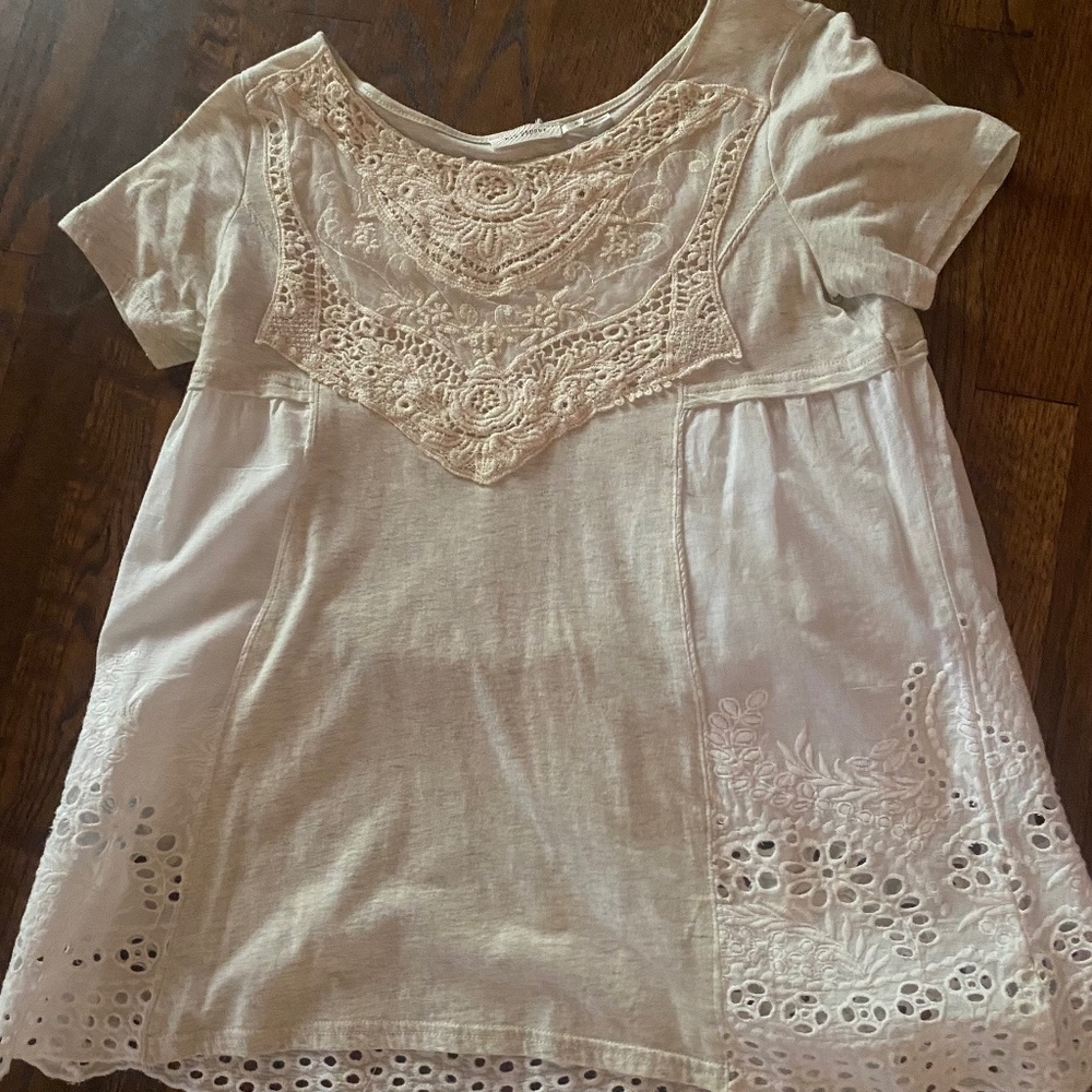 Lite grey and white eyelet top….great with shorts, pants, or jeans.